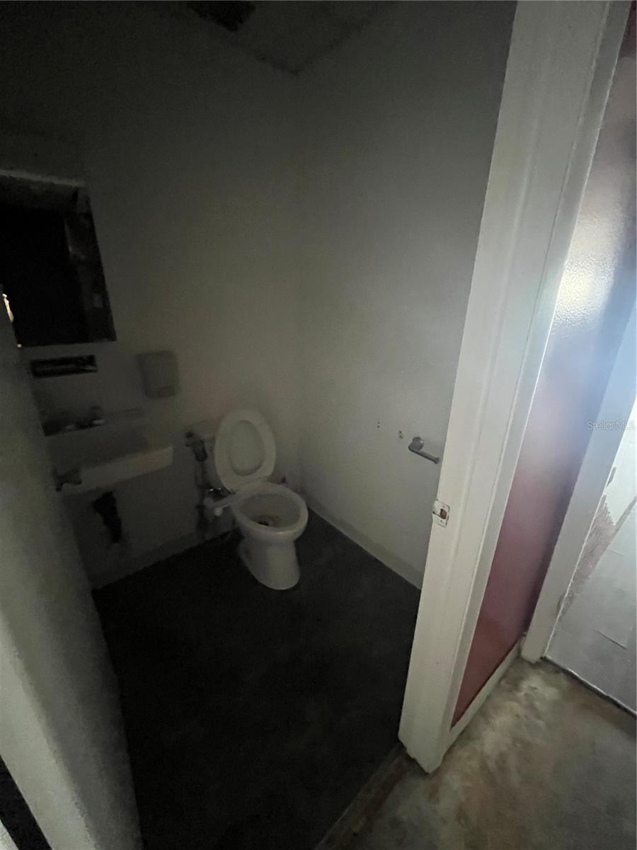 LIN LAN TERRACE - Commercial Lease