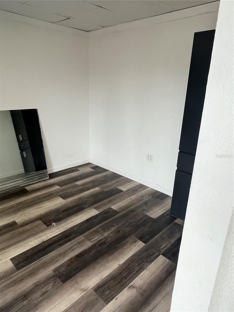 LIN LAN TERRACE - Commercial Lease