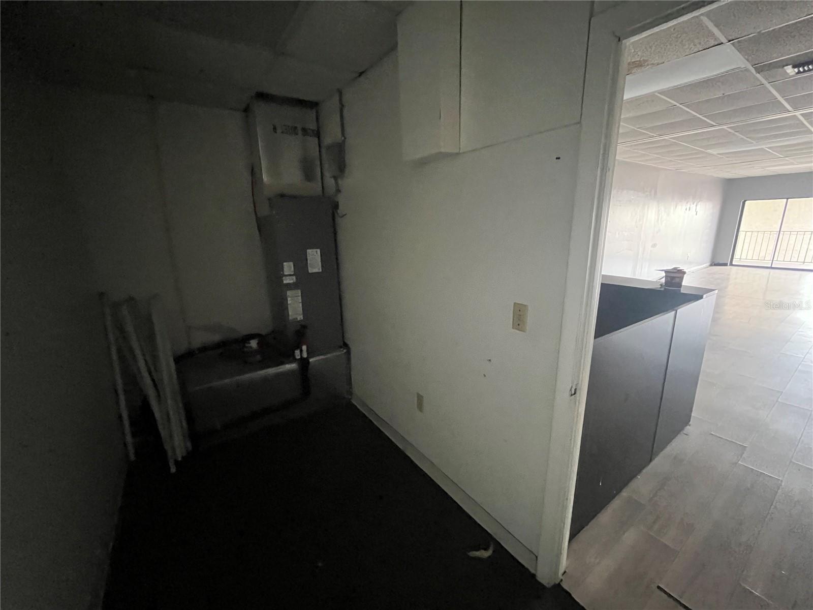 LIN LAN TERRACE - Commercial Lease