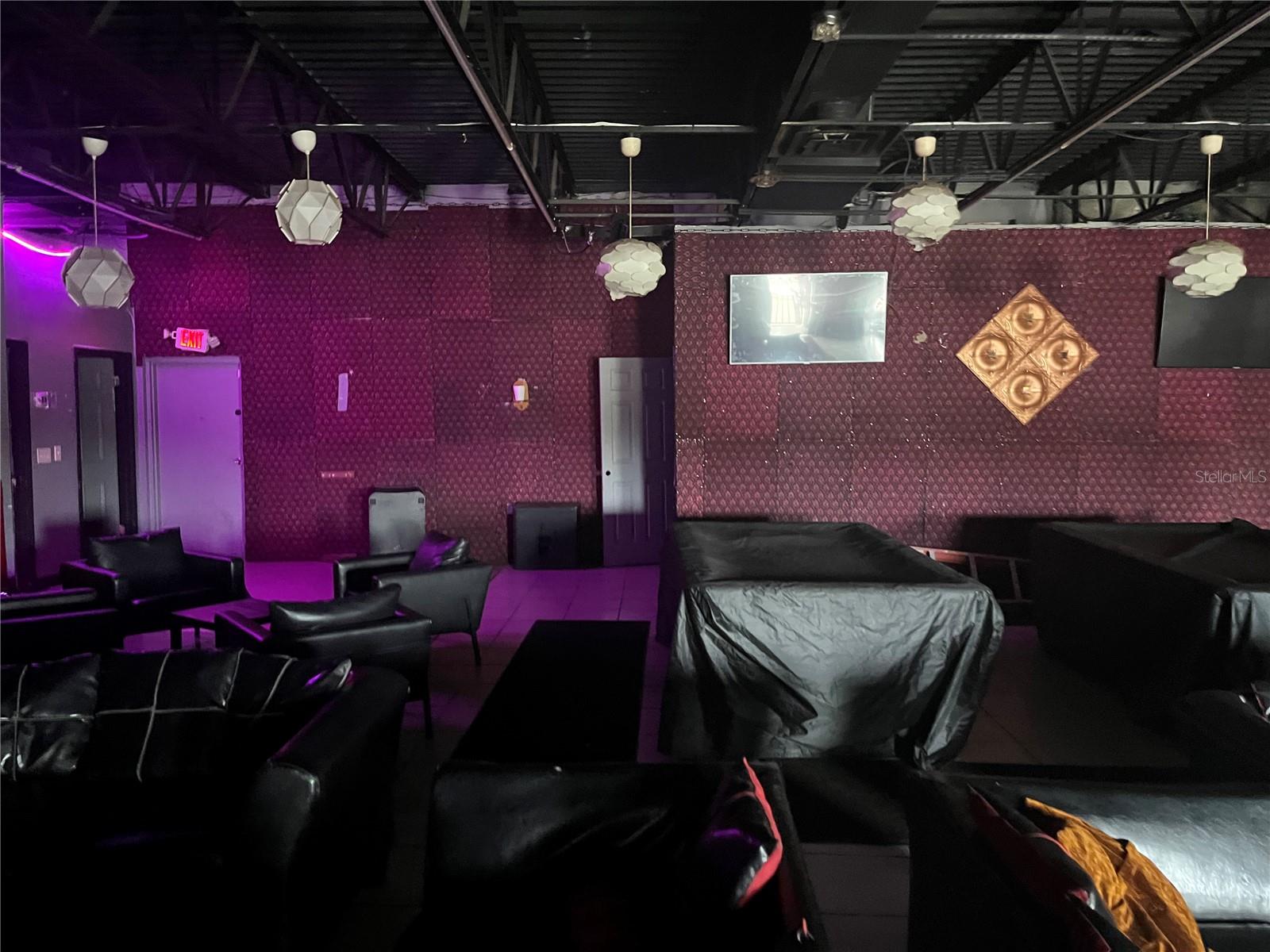 LIN LAN TERRACE - Commercial Lease