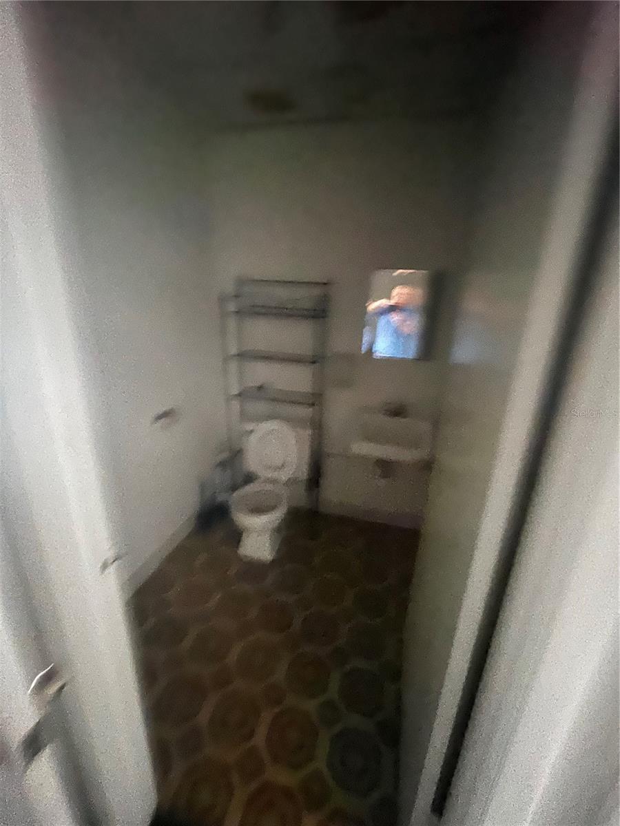 LIN LAN TERRACE - Commercial Lease