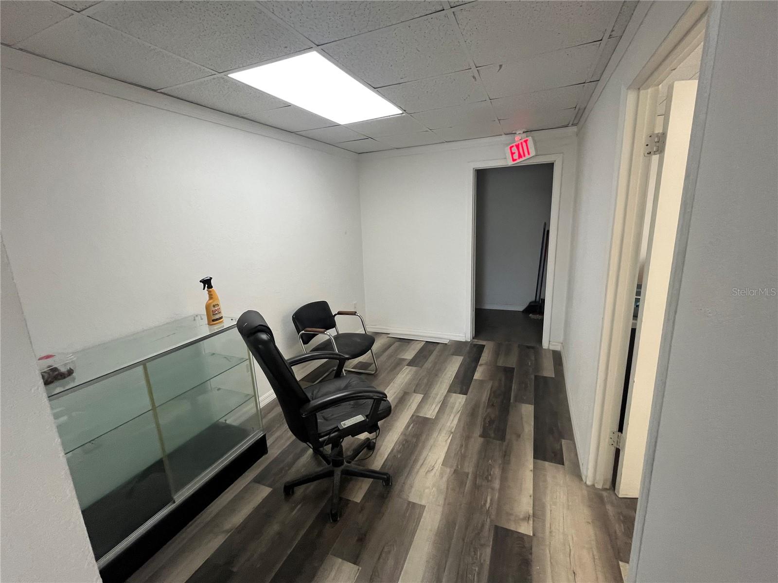 LIN LAN TERRACE - Commercial Lease