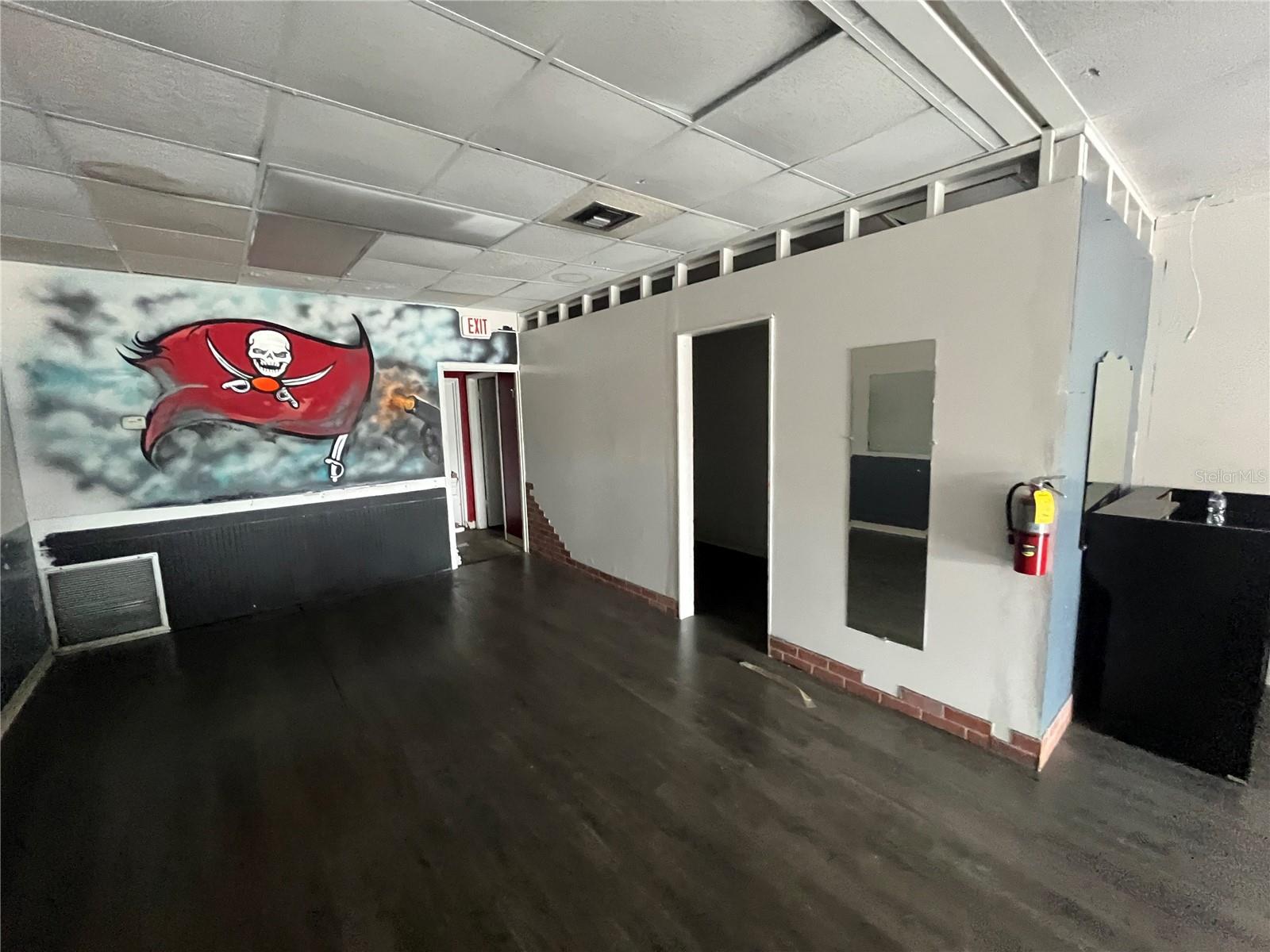 LIN LAN TERRACE - Commercial Lease