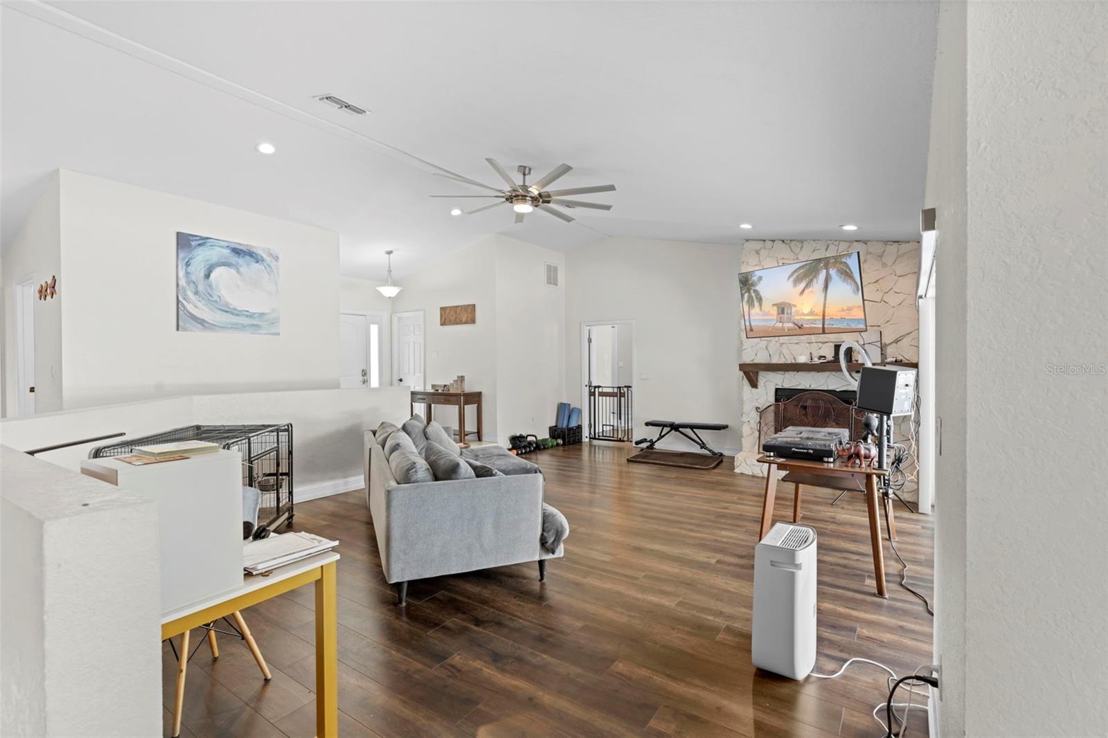 SPRING HILL - Residential