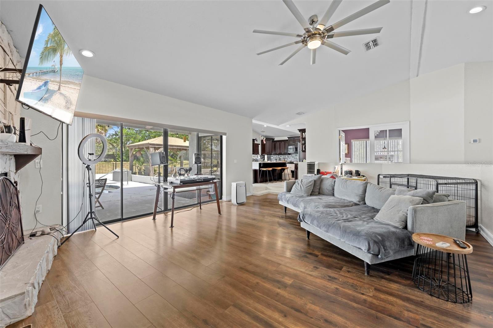 SPRING HILL - Residential