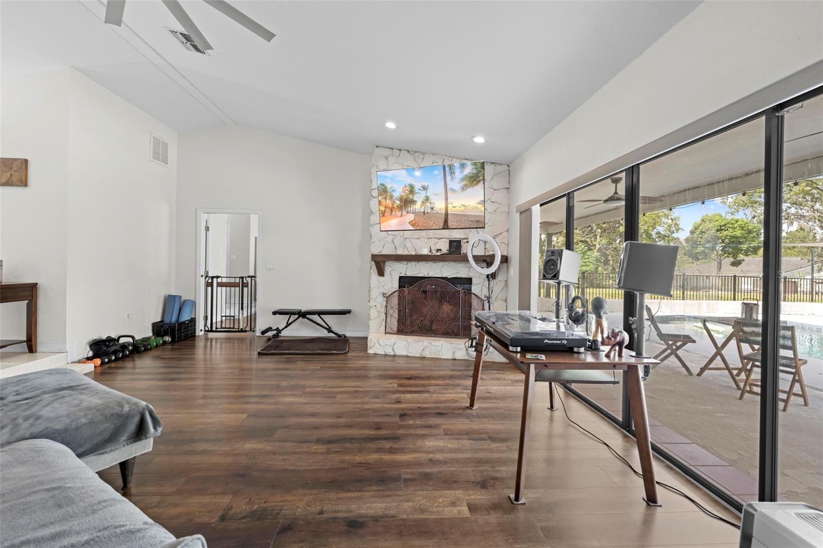 SPRING HILL - Residential