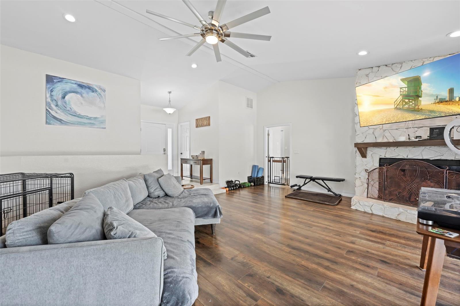 SPRING HILL - Residential