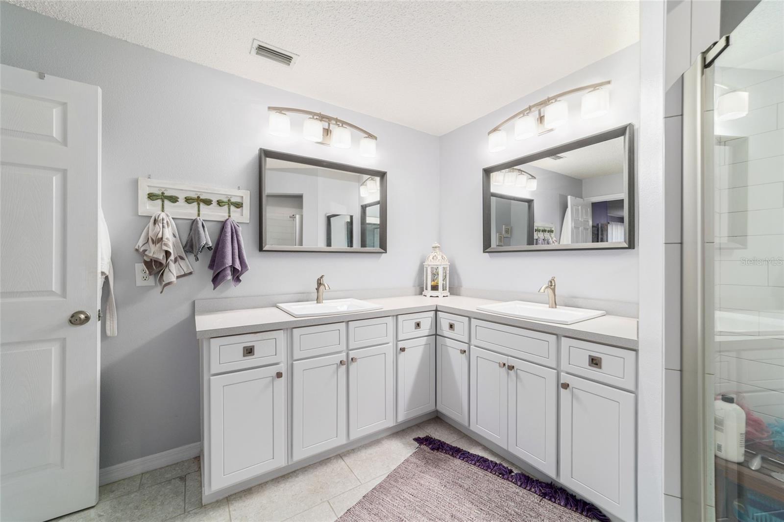 ON TOP OF THE WORLD - Residential