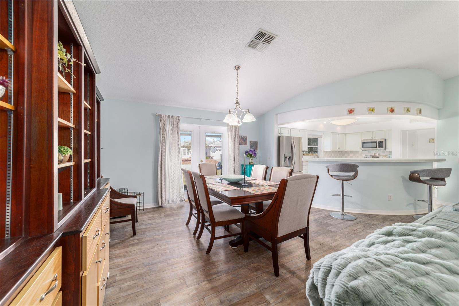 ON TOP OF THE WORLD - Residential