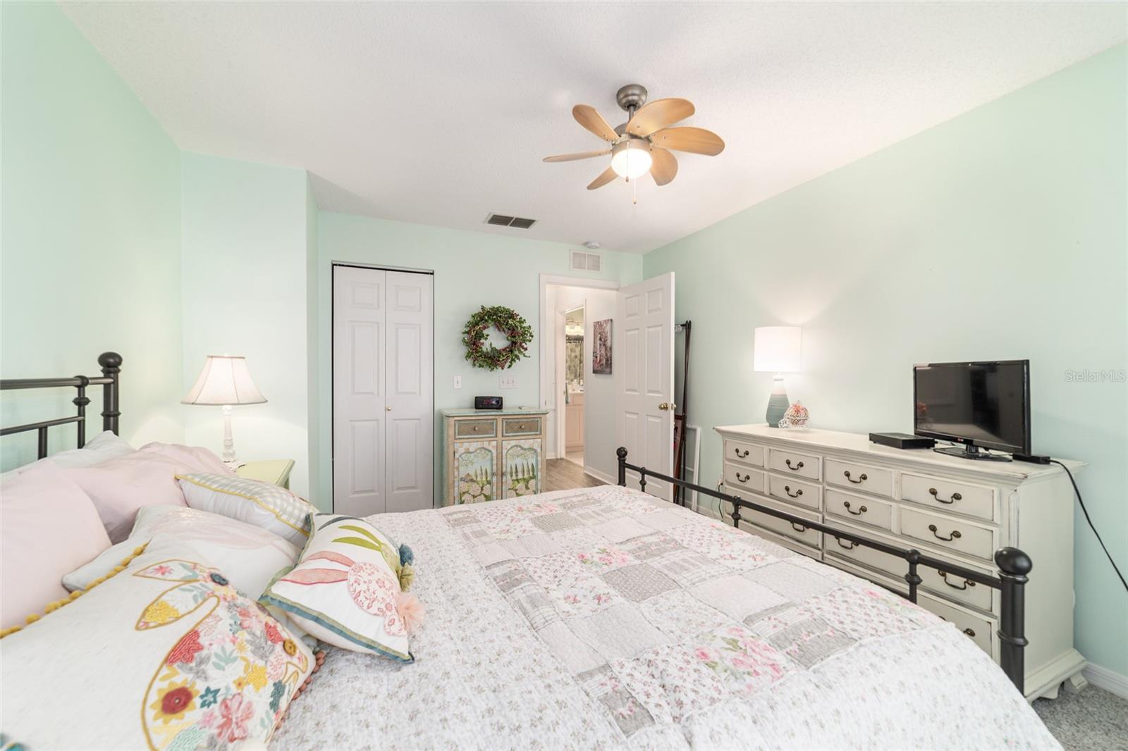 ON TOP OF THE WORLD - Residential