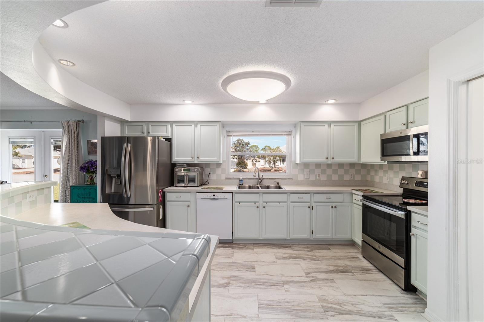 ON TOP OF THE WORLD - Residential