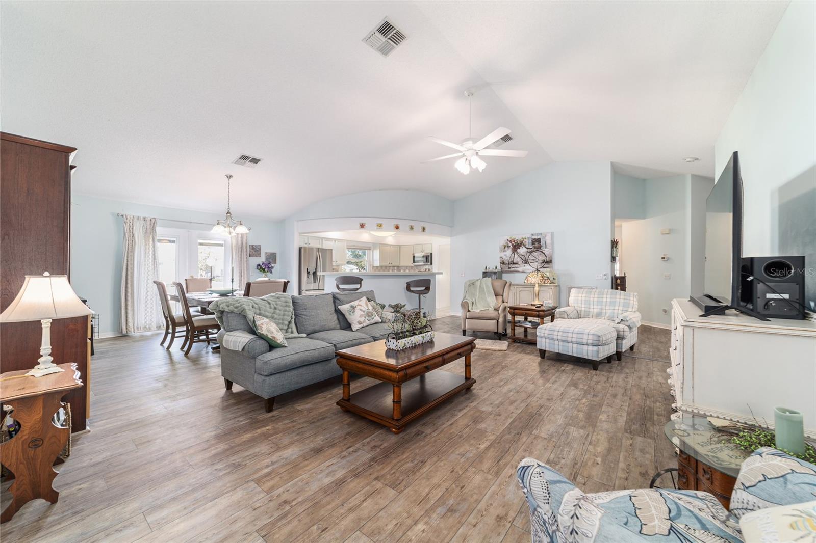 ON TOP OF THE WORLD - Residential