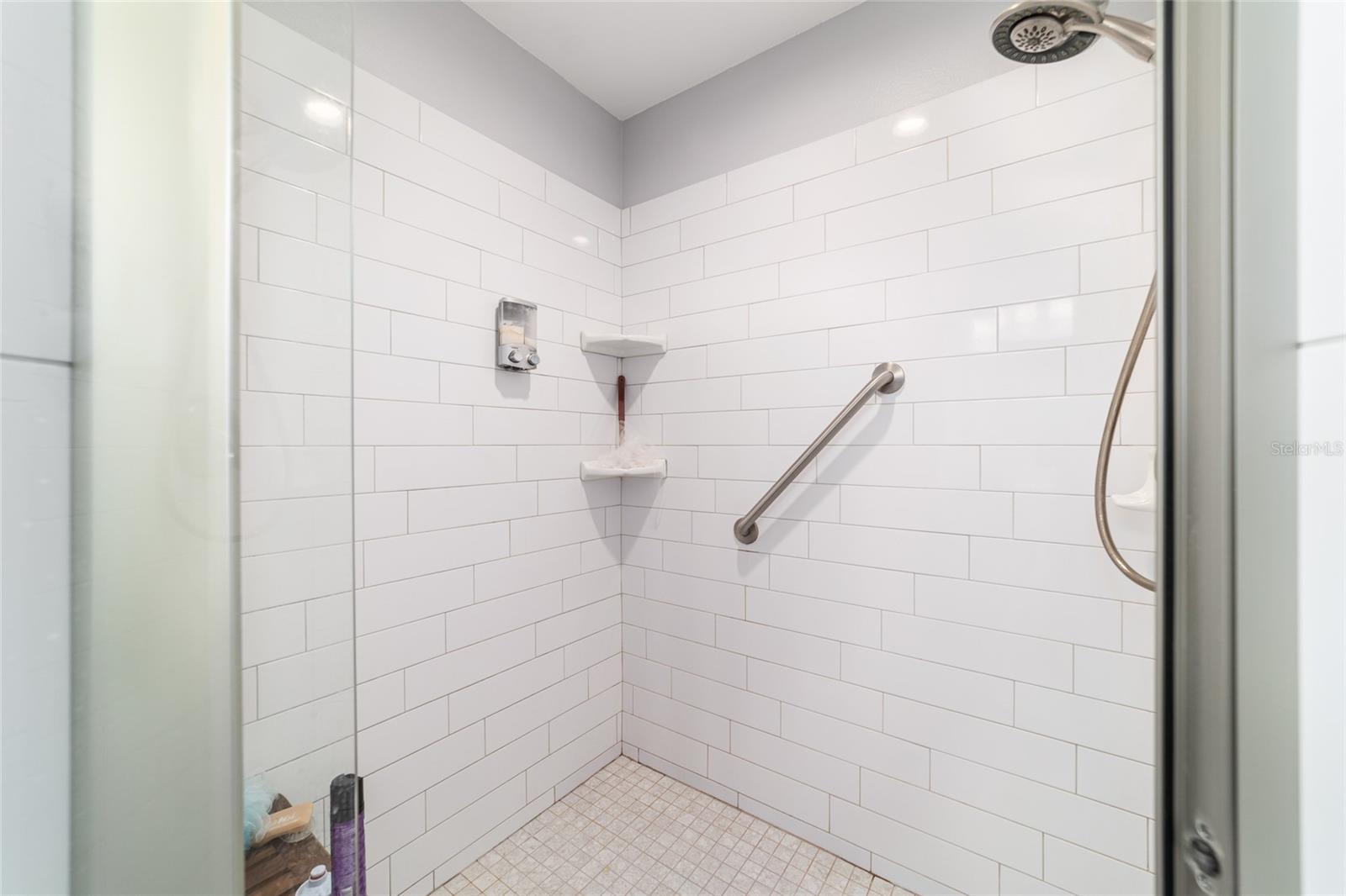 ON TOP OF THE WORLD - Residential