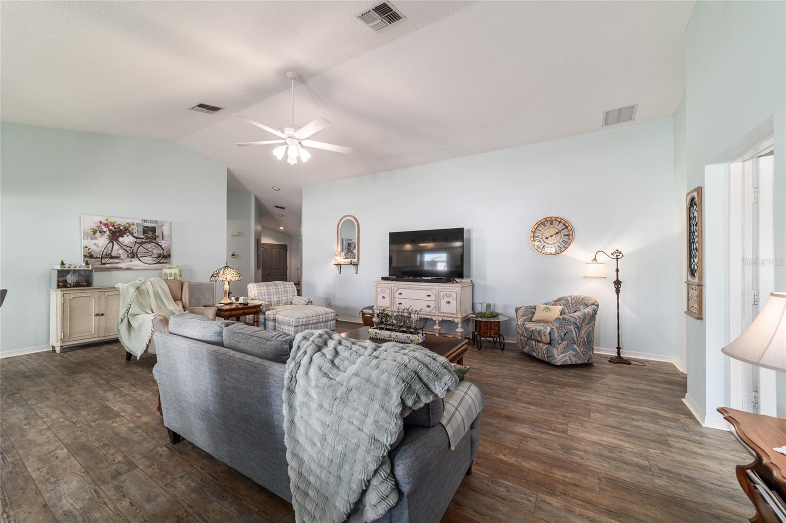 ON TOP OF THE WORLD - Residential