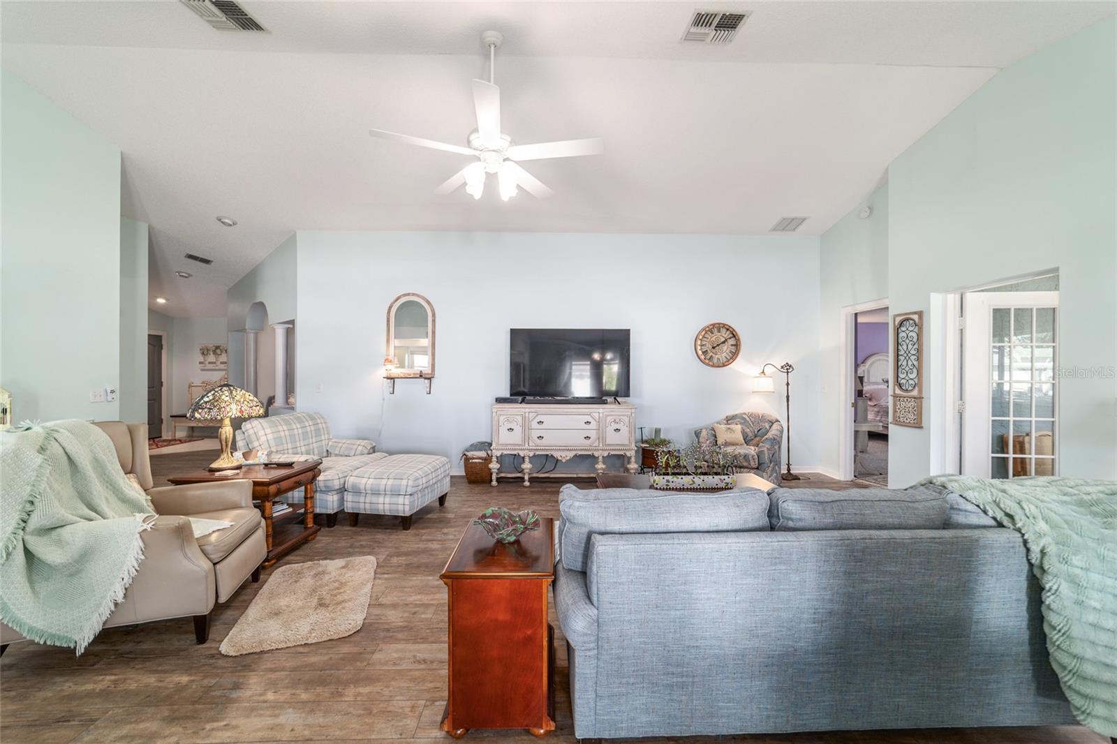 ON TOP OF THE WORLD - Residential