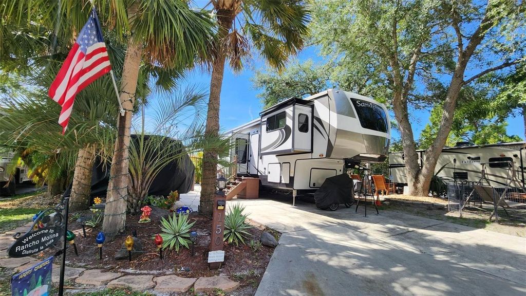 Photo of 150 HORSESHOE BEND, LAKE WALES, FL 33898 (MLS # U8199701)
