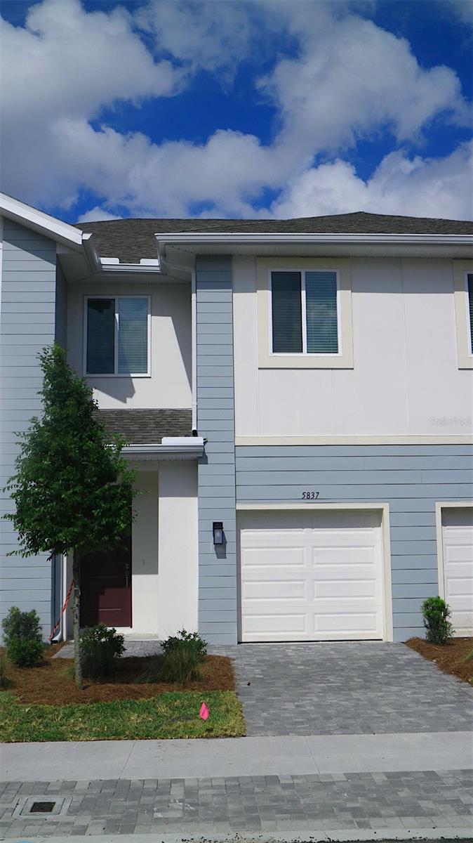 RIVER OAKS TOWNHOMES LLC - Residential