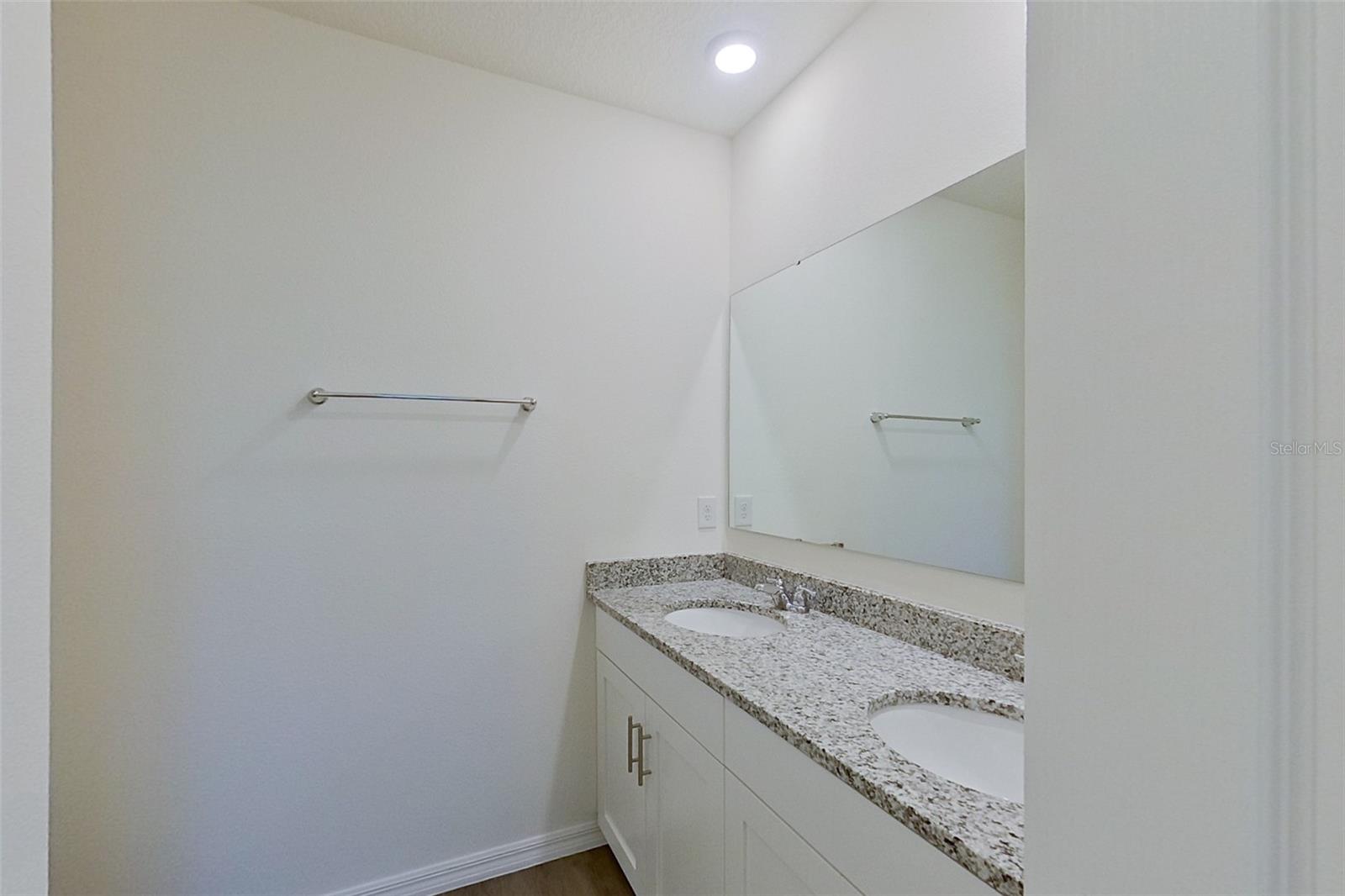 LAKE GRIFFIN RESERVE - Residential Lease