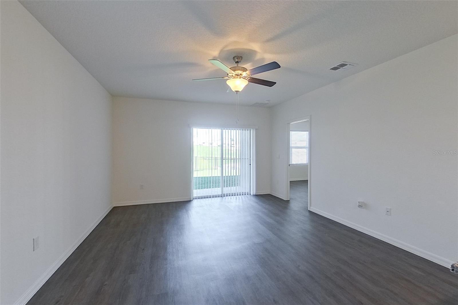 LAKE GRIFFIN RESERVE - Residential Lease