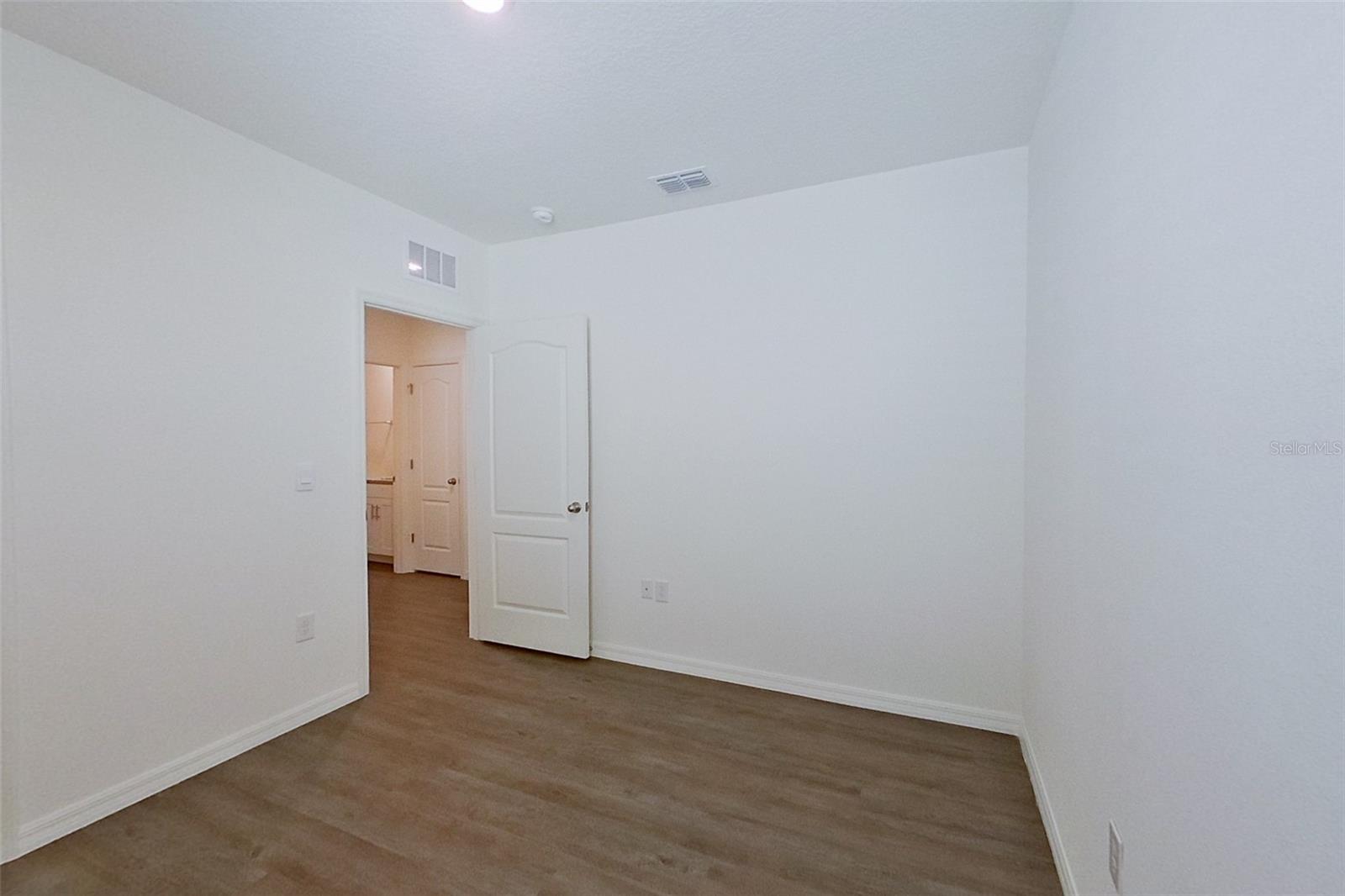 LAKE GRIFFIN RESERVE - Residential Lease