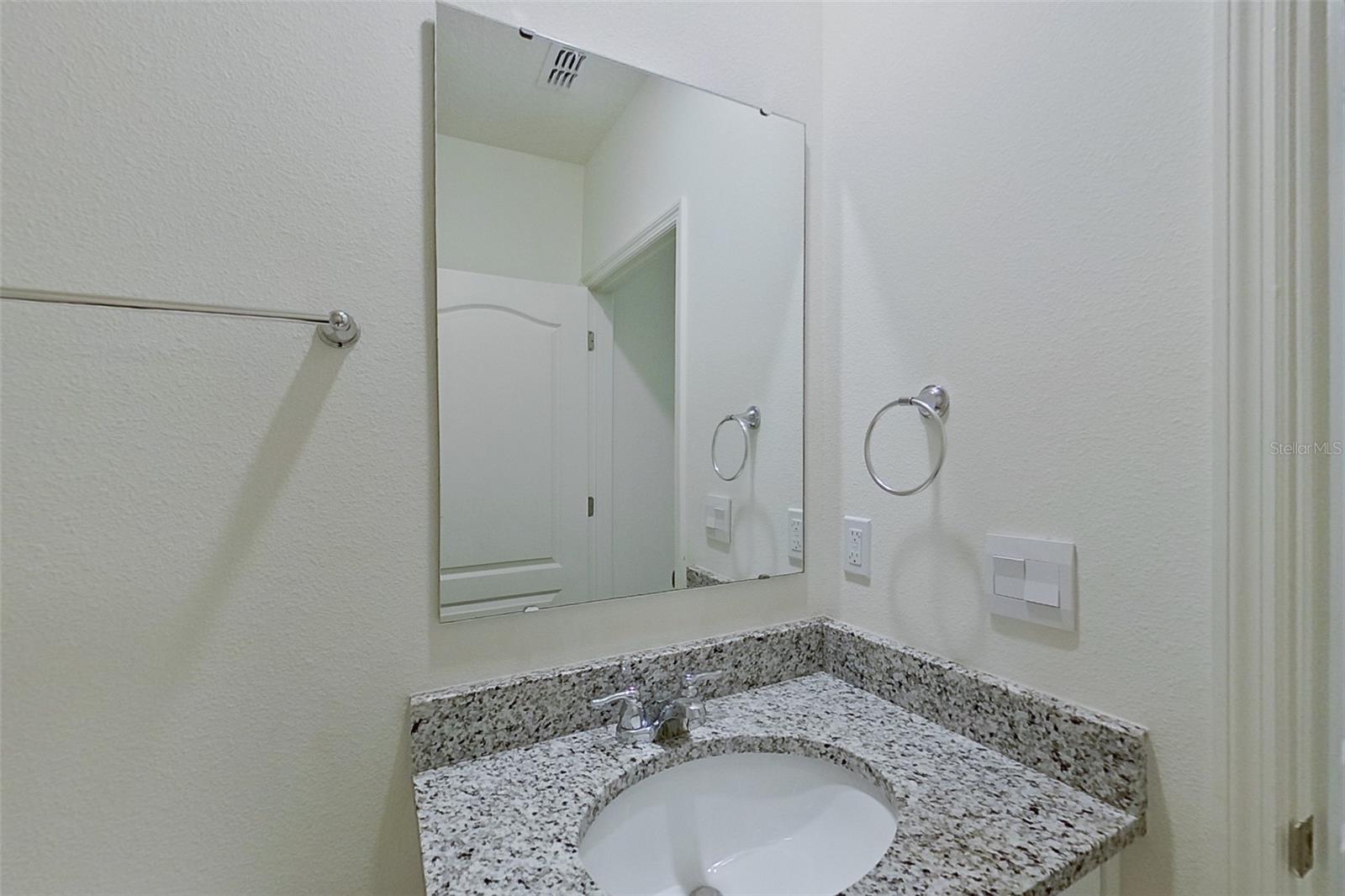 LAKE GRIFFIN RESERVE - Residential Lease