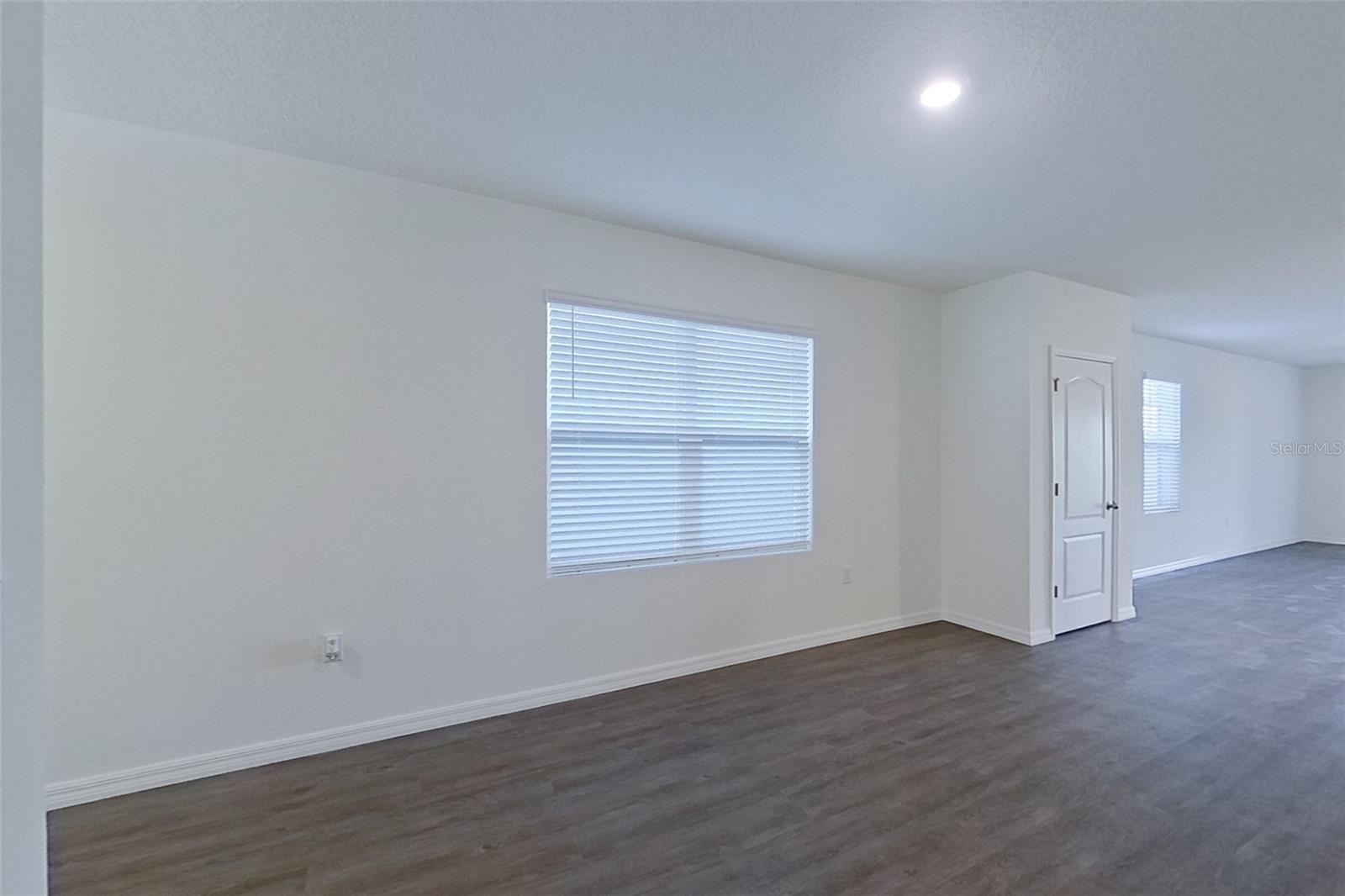 LAKE GRIFFIN RESERVE - Residential Lease