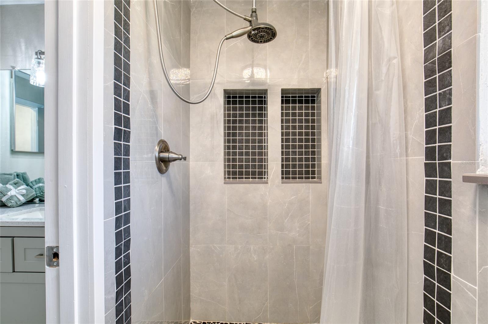 BELLAIR SHORES - Residential