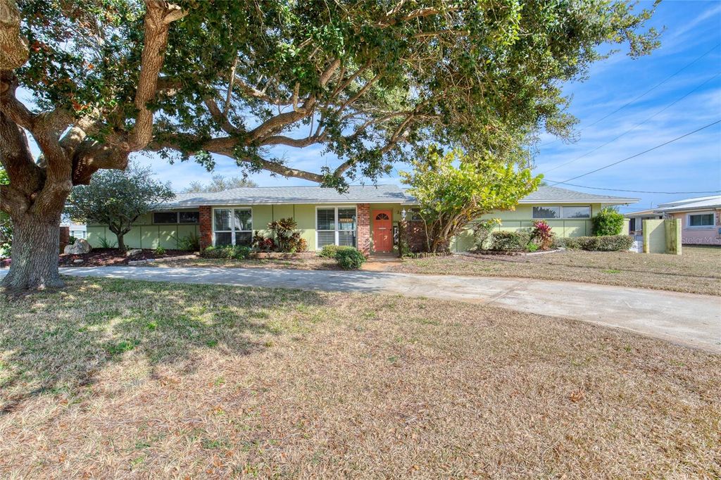 Photo of 2614 N Peninsula Drive, Daytona Beach, FL 32118 (MLS # V4947818)