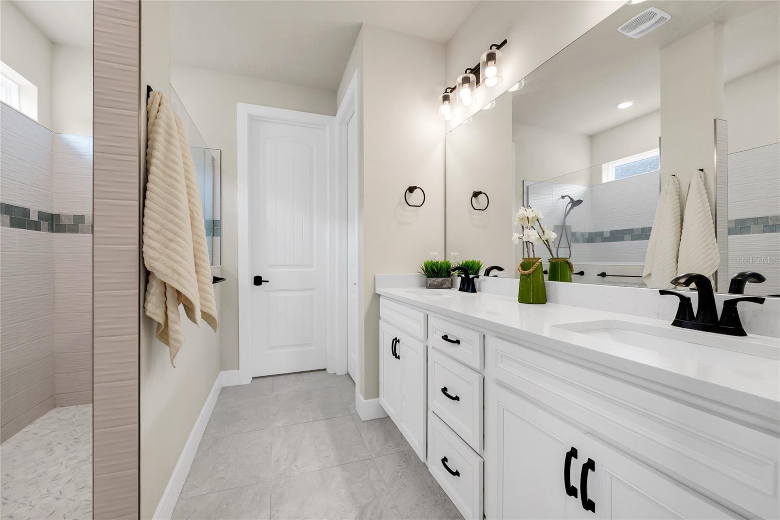 LIVE OAK LAKE PH 1 - Residential