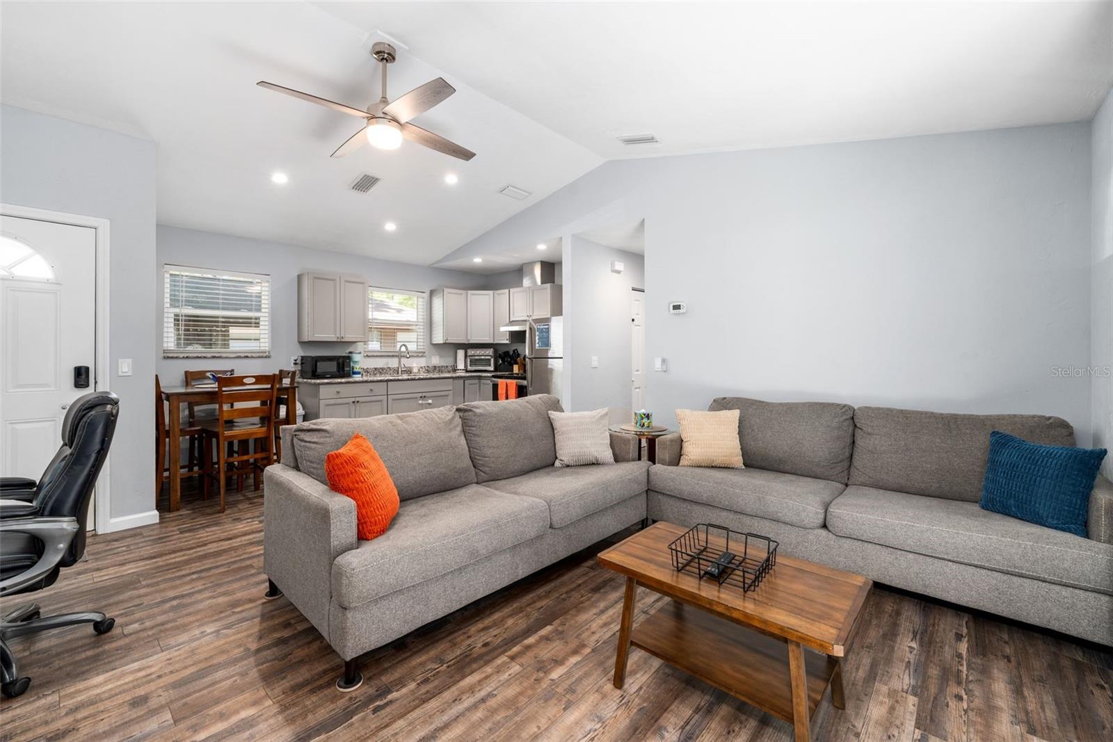 2256 W UNIVERSITY AVENUE