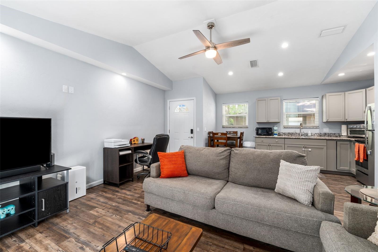 2256 W UNIVERSITY AVENUE