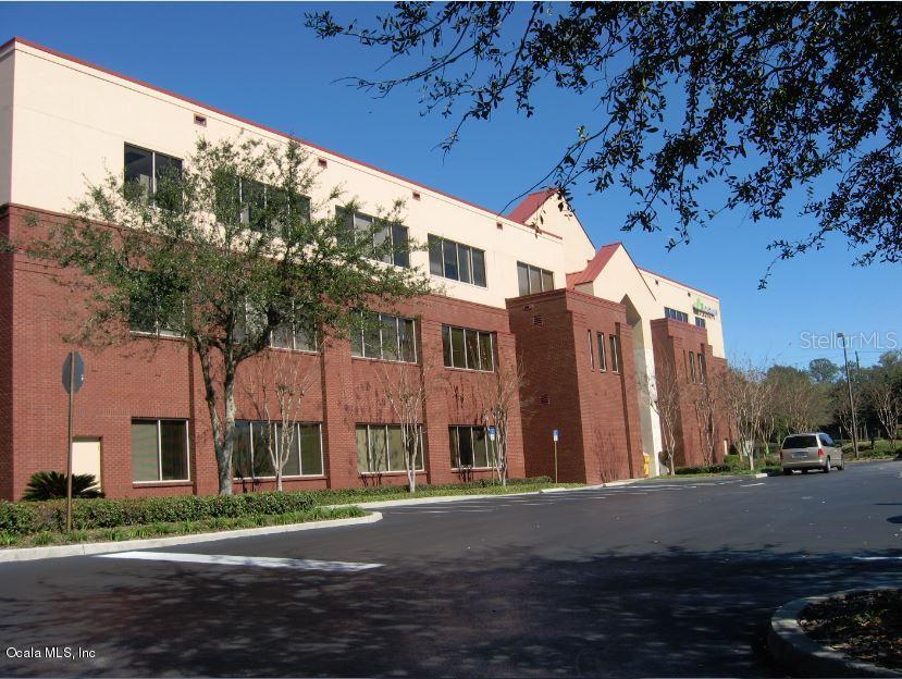 AVAILABLE 1/1/26. Deerwood Regions: Join Regions Bank, Kimley-Horn, Bankers Life and Auto Owners Insurance in this three story beautifully landscaped land mark. Located on busy SE 17th Street with AADT 29,000 cars a day (FDOT). Pylon signage, third story views, elevator, Space will be freshly painted and steam cleaned carpeted flooring. Ample parking. Rate $18/sf/yr + NNN $8.62/sf/yr = $1,508.47/mo plus sales tax.