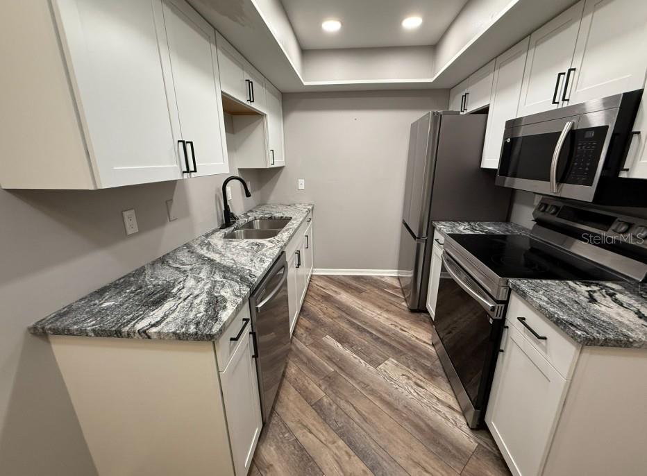 BAYWOOD COLONY GARDEN APTS - Residential Lease