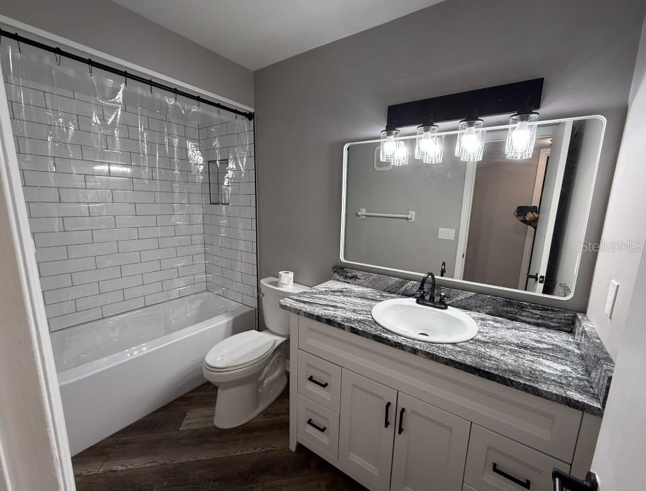 BAYWOOD COLONY GARDEN APTS - Residential Lease