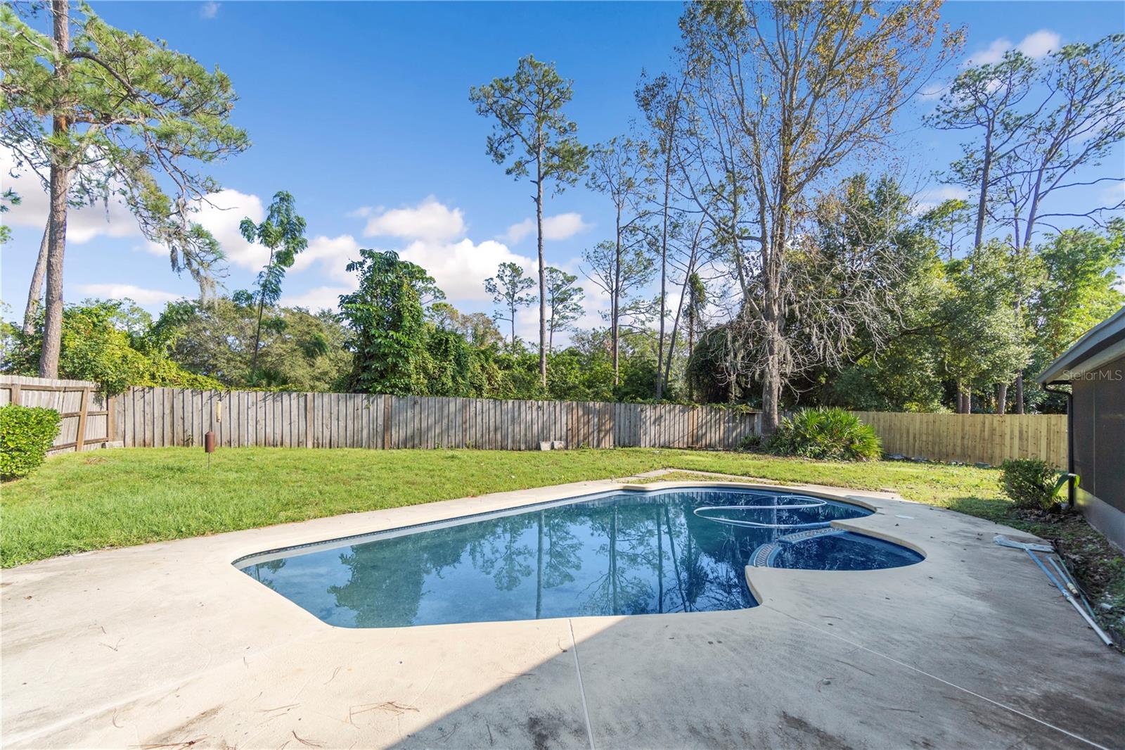 SILVER WOODS PH 02 - Residential Lease