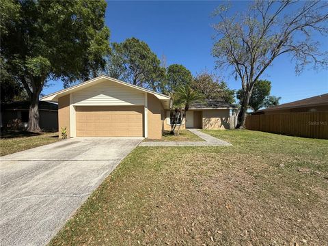 Photo of 3844 Woodburn Loop E, Lakeland, FL 33813 (MLS # TB8490024)