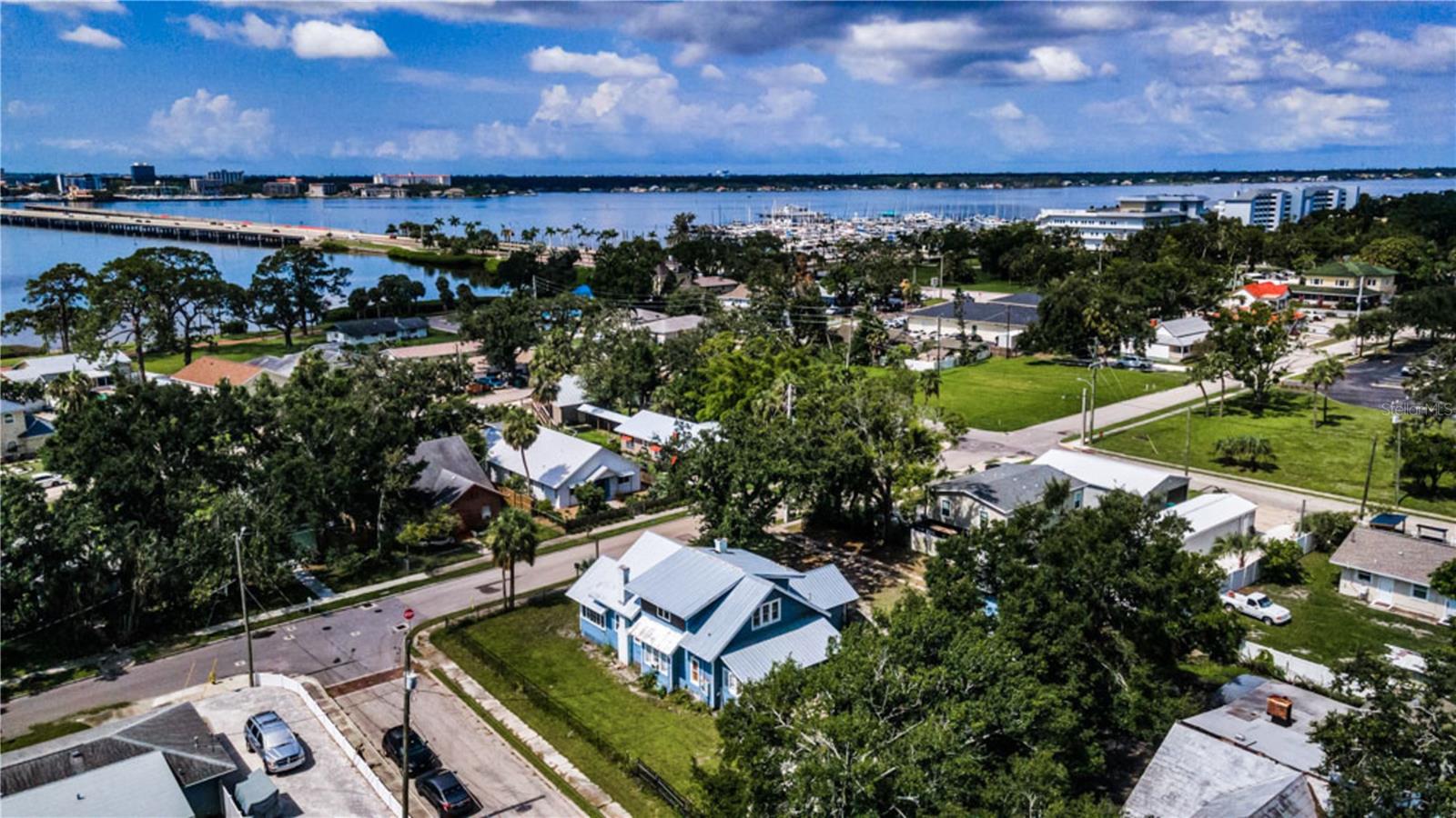 Investment Opportunity Minutes from the Manatee River
This property offers a rare chance to invest in a prime location just minutes from the Manatee River and a short drive to Ellenton Premium Outlets. With plenty of room for RVs, boats, and additional vehicles, it’s a great fit for investors exploring rental income, long-term leasing, or Airbnb potential.
The home does need cosmetic and structural updates, but the layout provides flexibility for a variety of uses. With the right improvements, this could become a strong income-producing property in one of the region’s most desirable and conveniently located areas.
Property Highlights:
Ideal for Airbnb, long-term rental, or owner-occupancy with income
Ample driveway with room for RVs, boats, and multiple vehicles
Walking distance to the Manatee River
10-minute drive to Ellenton Premium Outlets & I-75
Whether you're flipping, renting, or renovating to hold, this property checks all the boxes for location, layout, and upside potential.