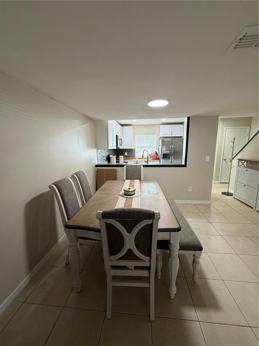 CARROLLWOOD OAKS - Residential Lease