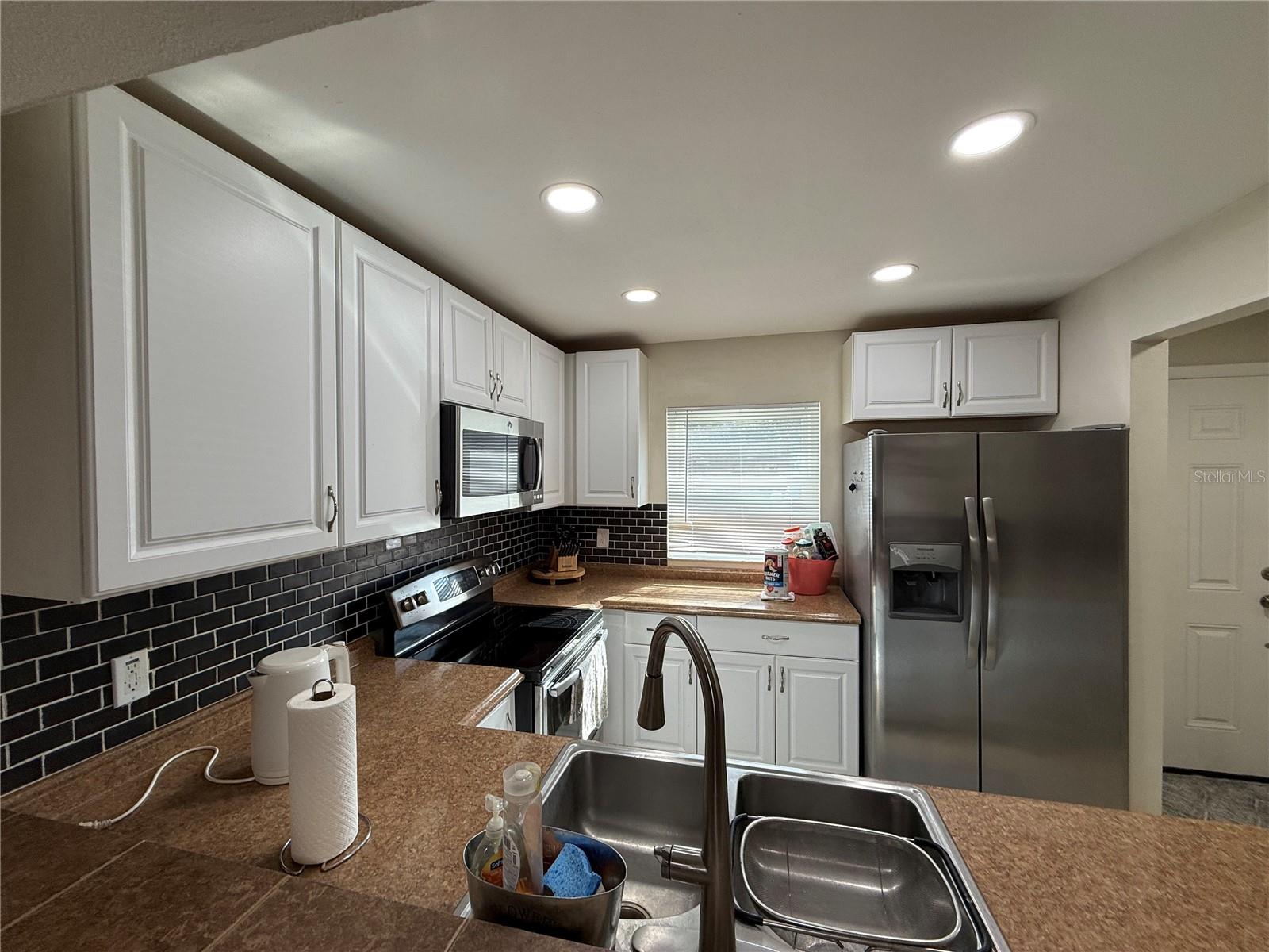 CARROLLWOOD OAKS - Residential Lease