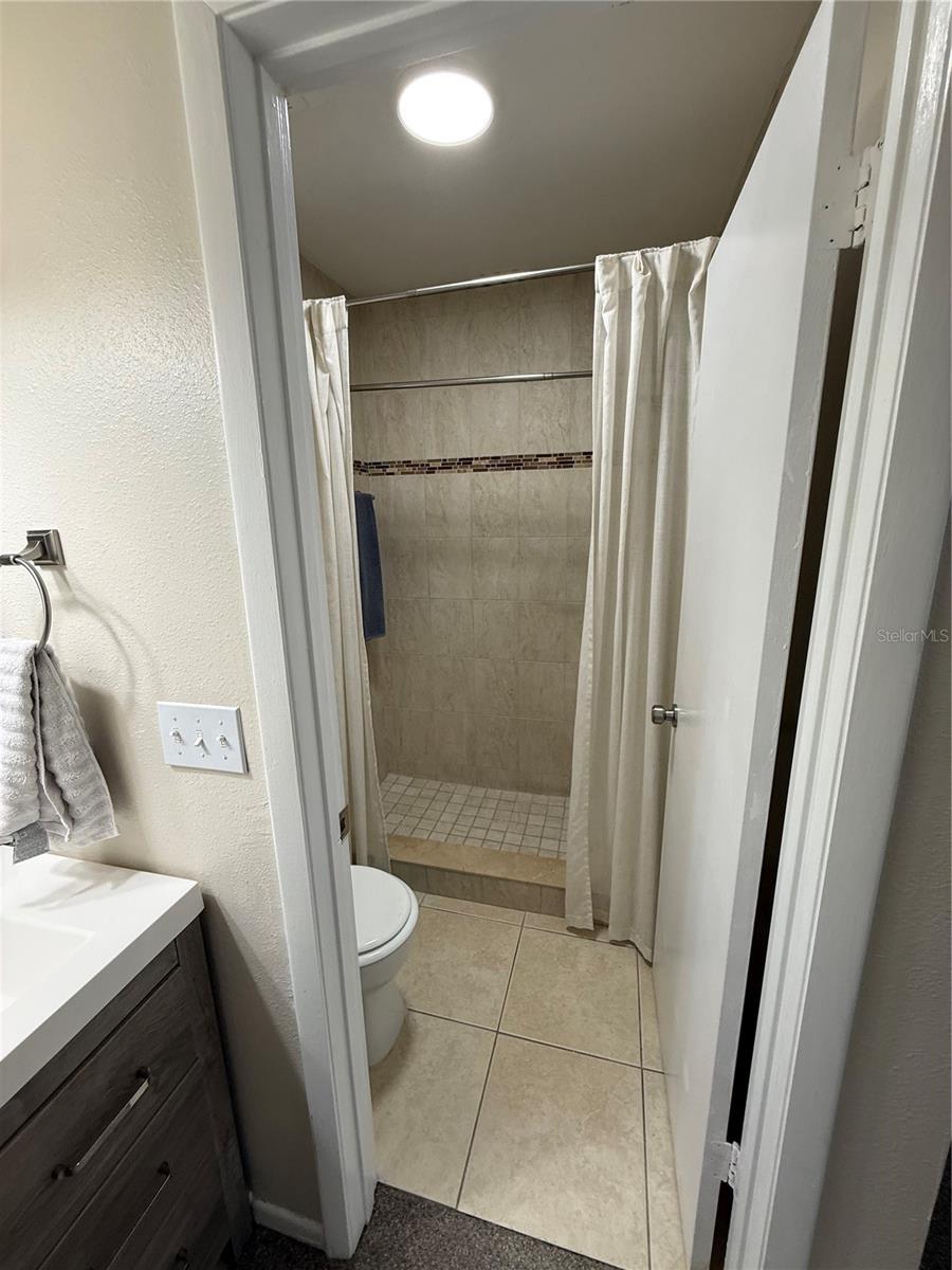 CARROLLWOOD OAKS - Residential Lease