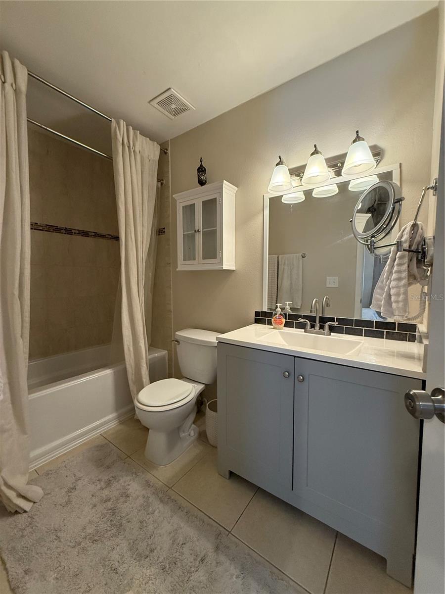 CARROLLWOOD OAKS - Residential Lease