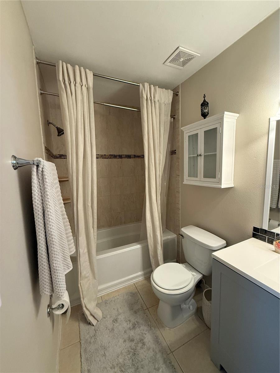 CARROLLWOOD OAKS - Residential Lease