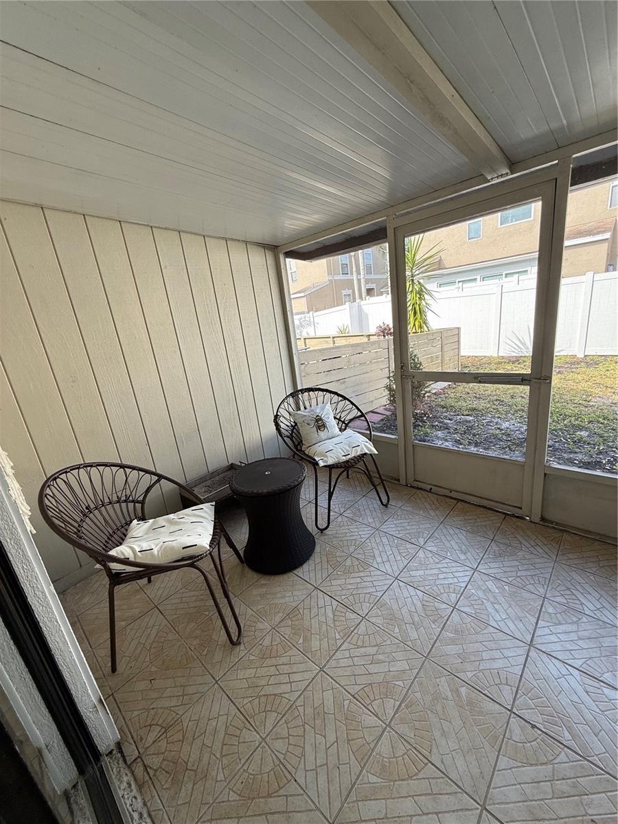 CARROLLWOOD OAKS - Residential Lease