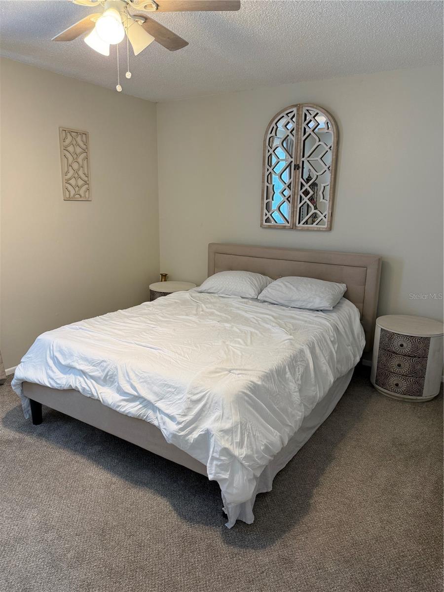 CARROLLWOOD OAKS - Residential Lease