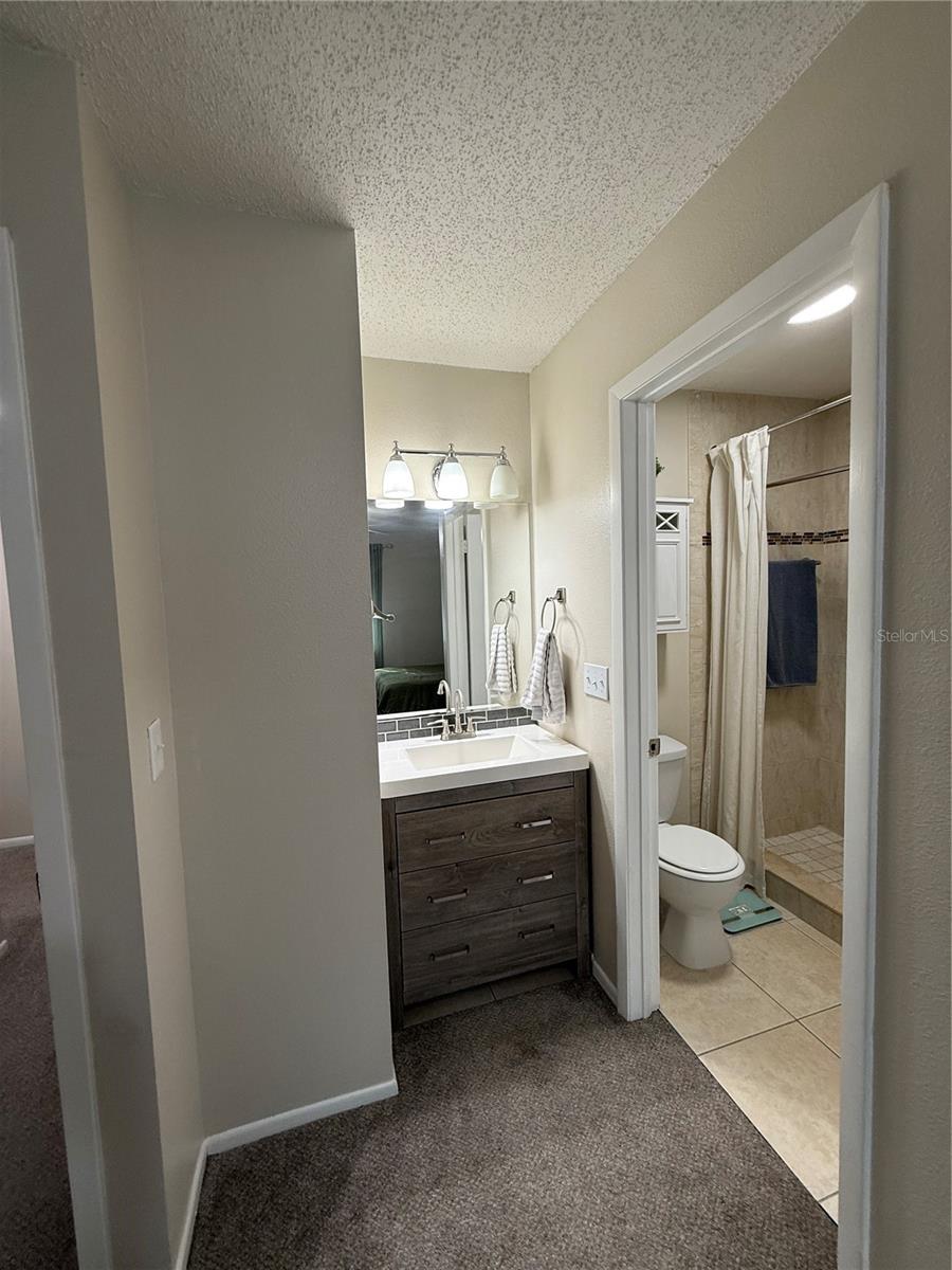 CARROLLWOOD OAKS - Residential Lease