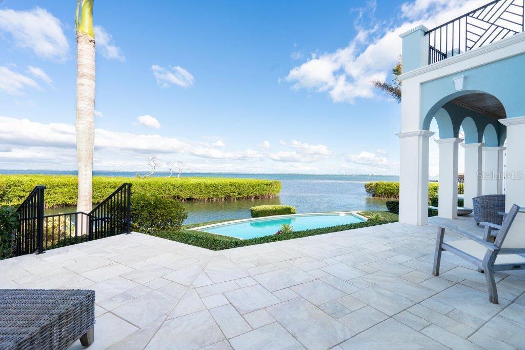 560 HARBOR POINT ROAD