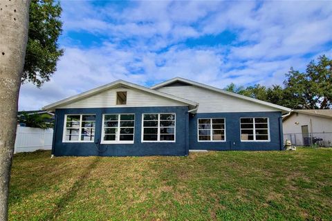 A home in LAKELAND