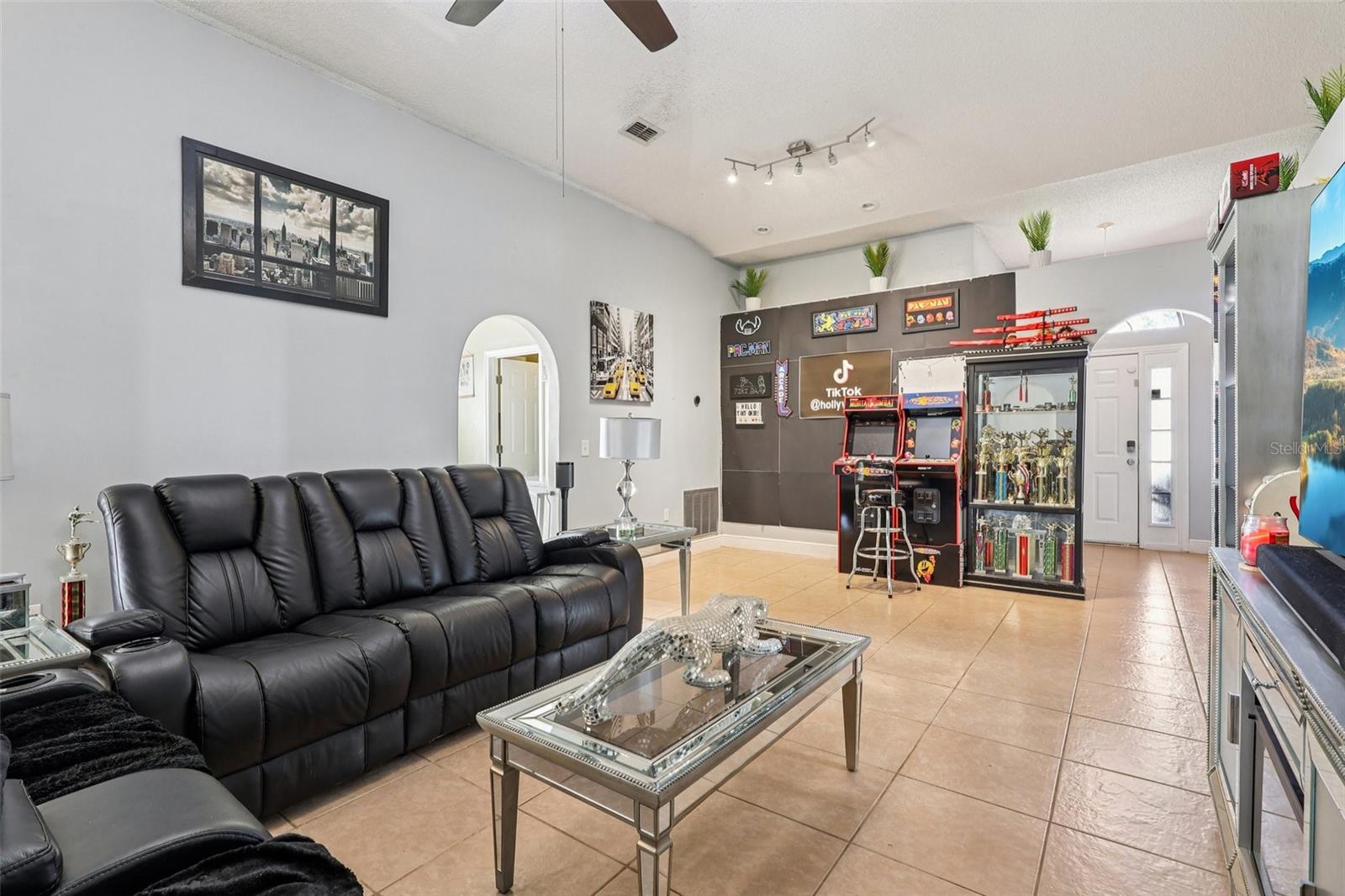 PINES WEST PH 01 - Residential