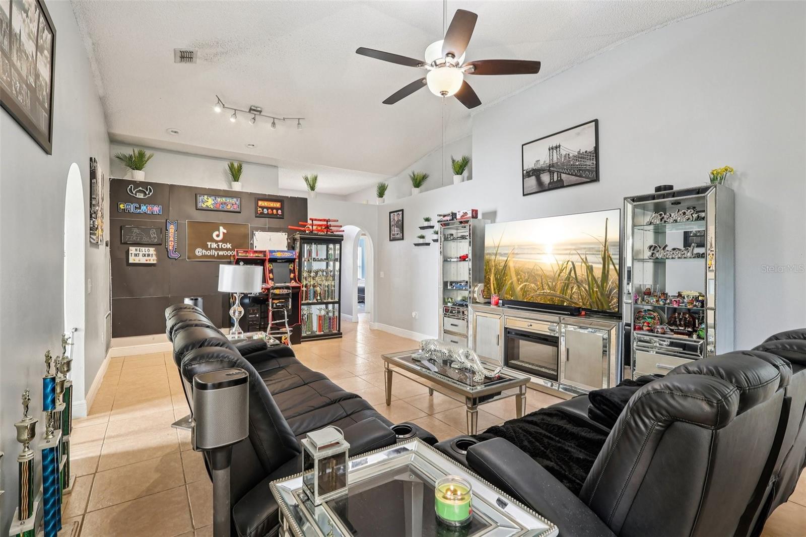 PINES WEST PH 01 - Residential