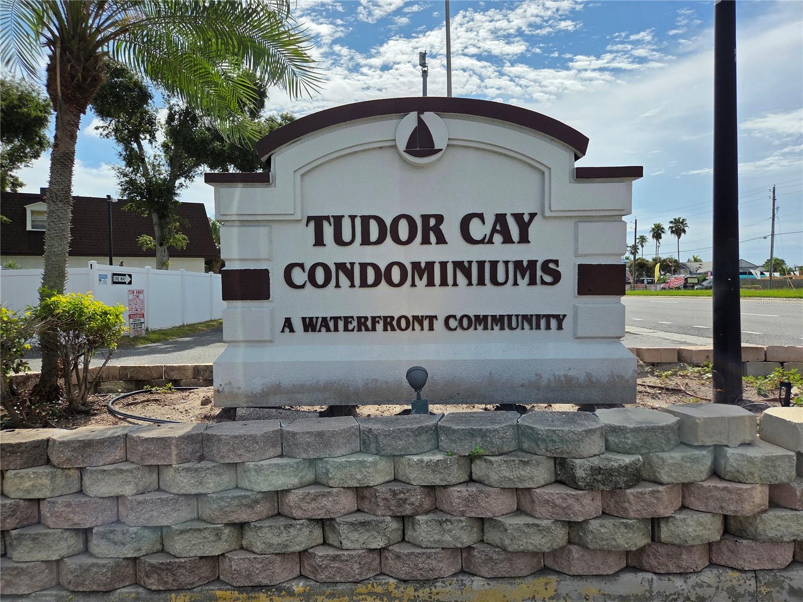 Location... Location... Location... Welcome first time Buyers and Investors... Nice and totally renovate condo 3/2 in Town and Country area... New paint, new floors, new appliances, new wood cabinets and new stone counters in kitchen and Baths... Low Taxes only $1528, HOA include Water, Sewer, Trash collection... Close to everywhere... very convenient... Agents check the Realtor Only Remarks... Don't let it go.